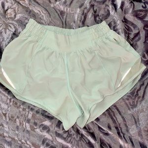 lululemon Hotty Hot shorts 2.5